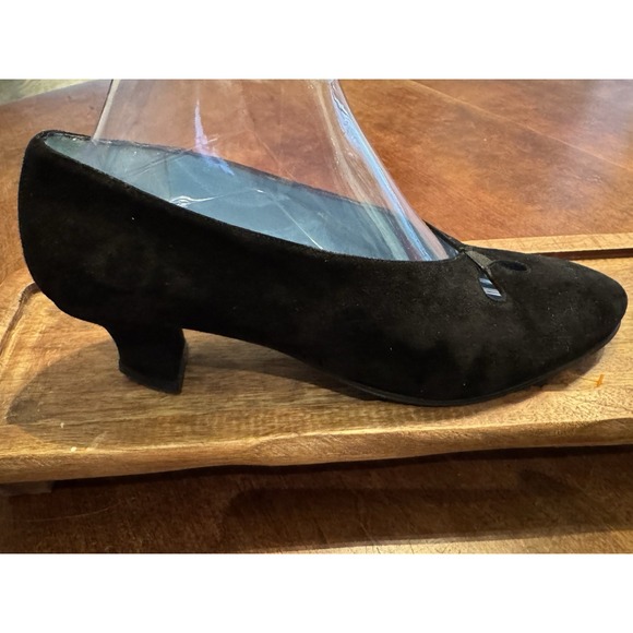 Thierry Rabotin Italy 39 US 8.5 Black Suede Almond Toe Low Heel Pumps Shoes BX - Picture 4 of 13